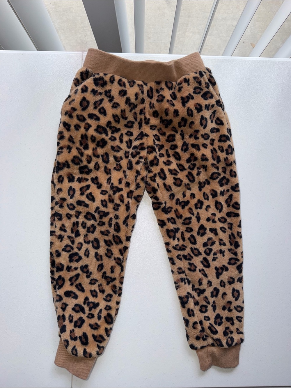 Girl’s Leopard print polyester, cotton & elastane joggers in XS T0129